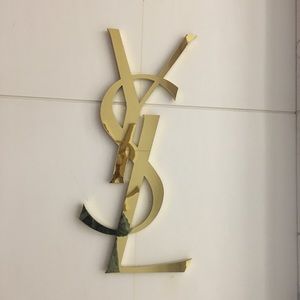 Meet your Posher, Esrom